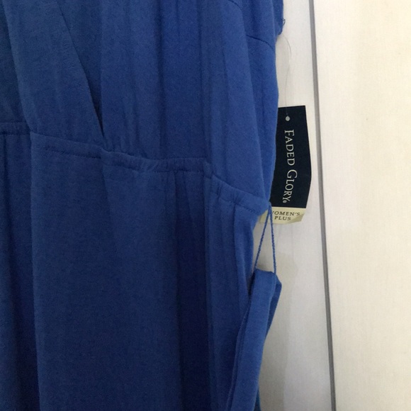 A summer dress - Picture 4 of 4